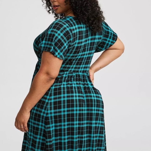 Torrid Mini Flutter-Sleeve Skater Dress Size 0 - Picture 2 of 7